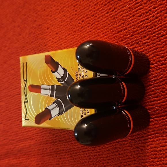 MAC Everyday Mini Lipstick Trio Set. Red Trio. New In Box. - Picture 5 of 9